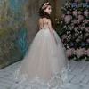 Söt 2020 Flower Girl Dresses For Weddings Ball Gown Cap Hyls Tulle spetskristaller Långt första nattvardsklänningar Little Girl276m
