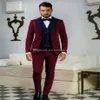 Neueste Burgund Groomsmen spitze Revers Hochzeit Bräutigam Smoking Männer Anzüge Hochzeit Prom Abendessen Mann Blazer Jacke Krawatte Weste Hosen 58259V