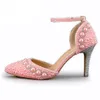 Sandálias de verão femininas dedo do pé pontiagudo pérola strass sapatos de festa de casamento lindos sapatos de noiva com tiras no tornozelo branco vermelho e rosa247f