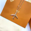 Collana di design con aeroplano Collana con ciondolo in argento 925 con alfabeto Versione breve di gioielli di lusso per donna all'ingrosso