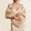 Sciarpe 2023 Mantelle da donna Tinta unita Temperamento Touch Elegante Coprispalle Walk Bolero Caldo scialle in pelliccia sintetica da sposa per l'inverno