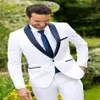 Günstige maßgeschneiderte weiße Bräutigam-Smokings, blaues Revers, Trauzeugenanzug, Herren-Hochzeitsanzüge, Slim-Fit-Bräutigam-Anzugjacke 206A