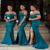 2020 verde cazador fuera del hombro Vestidos de invitados de boda africanos Vestidos de dama de honor sexy hendidura con lentejuelas Vestidos de dama de honor Fiesta Forma249D