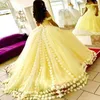 Elegante gelbe Ballkleider aus der Schulter, 3D-Blumenapplikationen, Ballkleider, 2020, Neuankömmling, süßes 16-Kleid, günstige Abendkleider 319E