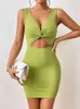 Casual Kleider Frauen SexyTwist Front Cut Out, Figurbetontes Kleid Geraffte Schlanke Party Cocktail Sommer Solide Grün Nachtclub V-ausschnitt ärmellos