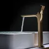 Havza musluk fırçalanmış altın banyo musluk musluk banyo lavabo musluk tek kollu delik güverte vintage yıkama sıcak soğuk mikser musluk vinç