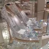 Scintillant Talon Aiguille Cristaux Chaussures De Mariage Pour La Mariée Perlée De Luxe Designer Talons Cendrillon Pompes Poined Toe Strass Bridal285y