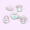 Populaire Métal Émail Vaisseau Spatial Broche Broches Dessin Animé Vaisseau Spatial Lettre Broches pour Hommes Femmes T-shirt Sac Chapeaux Pins Collier Badge Bijoux De Mode