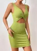 Casual Kleider Frauen SexyTwist Front Cut Out, Figurbetontes Kleid Geraffte Schlanke Party Cocktail Sommer Solide Grün Nachtclub V-ausschnitt ärmellos