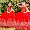 2022 Lussuoso mini abiti Quinceanera ricamati in oro Toddler Sheer Cap maniche corte cinghie Tulle Ball Gown Girls Pageant Dres2419