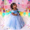 2022 Light Sky Blue Lace Flower Girl Dresses For Wedding 3D Appliced ​​Pearls Ball Gown Toddler Pageant -klänningar Tulle golvlängd Ki3145