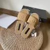 2024 Womens Designer Sandals Summer Luxury Slippers Ringer Chain Black White Apricot Color Leather Outdoor Beach Seaside Home Flat Women 77