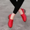 Klänningskor Nya kvinnor platt snörning oxford skor mjuka läder sneakers låga medelstora hylsor pumpar glider på loafers sommarskor för kvinna l230724