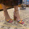 النعال البرازيلية الأزياء الفاخرة تويست الصنادل المنسوجة ألوان حظر التصميم العلامة التجارية أحذية المرأة السميكة مع عالي الكعب الإناث غير رسمية