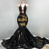 깊은 V- 넥 Backless Black and Gold Mermaid Prom Dresses 2020 반짝이는 스팽글 벨벳 플러스 크기 긴 아프리카 저녁 공식적인 드레스 261o