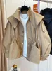 Trench da donna 2023 Felpa con cappuccio kaki Primavera e autunno Casual impermeabile antivento manica lunga con coulisse Giacca da donna Cappotto