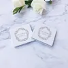 Party Favor 50st Personliga bröllopsgavar Anpassade vita läderficka Kompakt spegel Kvinnor Handväska Makeup Souvenir