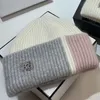 Шапочка/кепки для черепа Color Satching Beanies для женщин кролика мех мягкая пушистая зимняя шляпа Леди розово -золор тепло