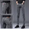 Mäns jeans 2022 Nya Spring Autumn Men's Jeans Vintage Blue Solid Colic Elastic Classic Jeans Men Slim Fashion Denim Trousers Male 28-36 L230724