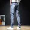 Męskie dżinsy 2023 Męskie stylowe rozryte dżinsy spodnie chude proste strzępione dżinsowe spodnie Nowe moda chude dżinsy ubrania pantnes hombre l230724