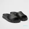 Designer -Summer Casual Streetwear Sandales Chaussures Diapositives En Relief Femmes Hommes Slip On Beach Pantoufles Confort Marche