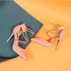Отсуть обувь Fhanchu 2023 Дизайн перекрестный привязанный к высоким каблукам мода сексуальные весенние женские насосы заостренные пальцы на черный розовый 8 см. Dropship
