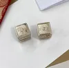 Cazibe Kadın Mücevher Aksesuar Saplama Küpe Lüks Tasarımcı 18K Altın Kupa Küpe Bakır Malzeme Marka Mektupları Çelik Mühür Moda Kız Düğün Hediyesi