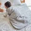 Sovsäckar för baby 0 24 månader anti kick filt spädbarn quilt sömnkläder 2 5tog stjärnor tryck vår 100 bomullsväst sömn 230724