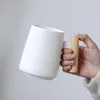 Muggar nordisk design enkel vit svart keramisk kaffemugg med trähandtag 480 ml vatten kopp för affärsgåva modern stil