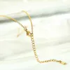 New Fashion Colore oro Iniziale Inglese A-Z Lettere Ciondolo Collana Girocollo da donna Piccolo collare con ciondoli Accessori per gioielli in acciaio inossidabile al titanio per le donne