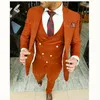 新しいデザインカスタムメイドオレンジ色の赤い花groomマンの結婚式スーツ男性用Groom Tuxedos Mens Suit Business 3ピースパーティースーツジャケットパンツ313g