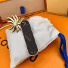 Lüks Tasarımcı Keychain Hindistan Cevizi Ağacı ve Kaykay Elemanları Kombinasyon Moda Trail Metal Anahtar Zincirli Yay Araba Kolye Metal Moda Kişilik Yaratıcı