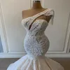 2020 Plus Size Arabisch ASO EBI LUFTER luxuriöser Spitze Perlen -Brautkleider Eine Schulter Meerjungfrau Brautkleider Vintage Hochzeitskleider ZJ052931