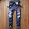 Jeans masculinos rasgados de grife jeans slim fit hip hop elásticos bordados rosas modernos calças jeans pretas azuis L230724