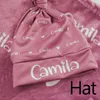 Couvertures Swaddling LVYZIHO Nom personnalisé Jersey Swaddle Set Baby Hat Bow Choisissez les couleurs et la police 230724