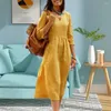 Lässige Kleider Plus Size Kleid Vintage V-Ausschnitt Plissee Tasche Sommer weiche atmungsaktive mittlere Wadenlänge weibliche Kleidung einfarbig