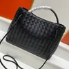 9A حقائب مصممة Andiamo Handbag Woven Bag Bag عالية الجودة حقيبة ركاب أنيقة حقيبة فاخرة من جلد الأزياء حقيبة تسوق متوسطة