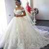 Vintage Off Shoulder Lace African Wedding Dresses 2019 Plus Size Sweep Train spetsar upp vita brudklänningar för Garden Country Abiti D2898