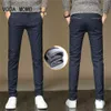 Jeans Masculino 2022 Novo Outono Inverno Jeans Stretch Masculino Business Casual Estilo Clássico Calças Jeans Retas Cinza Preto Marca Masculina L230724