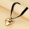 Преувеличенное ожерелье для подвесного кофера Big Heart Choker Black Velvet Corlem