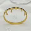 Modedesigner armband rostfritt stål hänge europeiska och amerikanska armband guldpläterade prisvärda lyxiga smycken