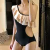 Traje de baño de mujer 2023 cuello monoclínico coreano Color sólido volante una pieza traje de baño Sexy espalda abierta playa