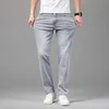 heren jeans merk pasvorm recht lichtgewicht katoen stretch zakelijk casual hoge taille dun lichtgrijs 221123 L230724