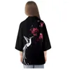 エスニック服の夏伝統的な花の鳥印刷された黒い着物日本人haori服カジュアルカーディガンメンズ女性ゆけ女性シャツ