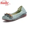 Kleding Schoenen Xiuteng Zomer Nieuwe Stijl Platte Casual Damesschoenen Etnische Stijl Lederen Bloemen Dames Flats Grote Maat Zachte Zolen Erwten Schoenen L230724