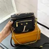 Borsa di design unisex Elegante lettera Marsupio PU Borse a tracolla tinta unita Borsa a tracolla casual Borse a vita classiche Uso multiuso