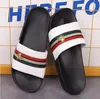 Sapatos para homens Slides Leves e macios Chinelos de verão Chinelos de marca Moda Casa Interior Casa Chinelos Homem Slides Designer
