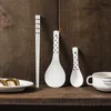 Minimalismo 5 paia / lotto bacchette cucchiai stoviglie in ceramica per uso domestico bastoncini alimentari antiscivolo confezione regalo set di posate cucina riutilizzabile L230704