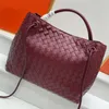 9A Designerväskor Andiamo Handbag Woven Tote Högkvalitativ stilfull pendlare Kalvläder Fashion Crossbody Bag Medium