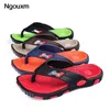 Slippers Ngouxm Zomer Big Size Jeugd Slippers Mannen Massage Antislip Cool Buiten Flip Flops Ademend Dikke Zolen teen Sandalen 230724